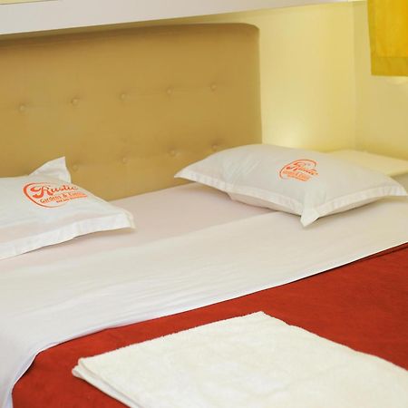 Rustic Gardens Bed & Breakfast Kitunzi Lungujja คัมพาลา ภายนอก รูปภาพ
